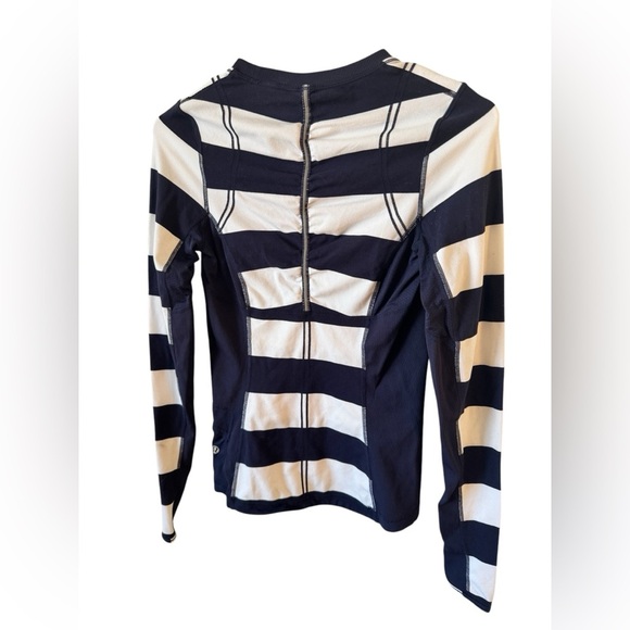 Lululemon Run: Switch Back Long Sleeve  Size 4 - Picture 11 of 13